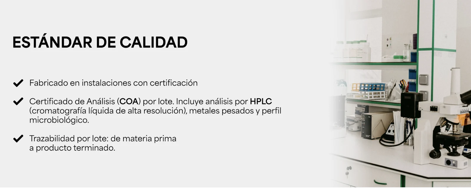 ESTÁNDAR DE CALIDAD del NMN 1000+. Mesa de laboratorio con microscopio, gradillas y frascos.